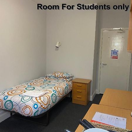 לונדון Charming Rooms For Students Only, Cricklewood Lane - Sk מראה חיצוני תמונה